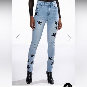 SHINING STAR PATCH DETAIL HIGH RISE SKINNY JEAN